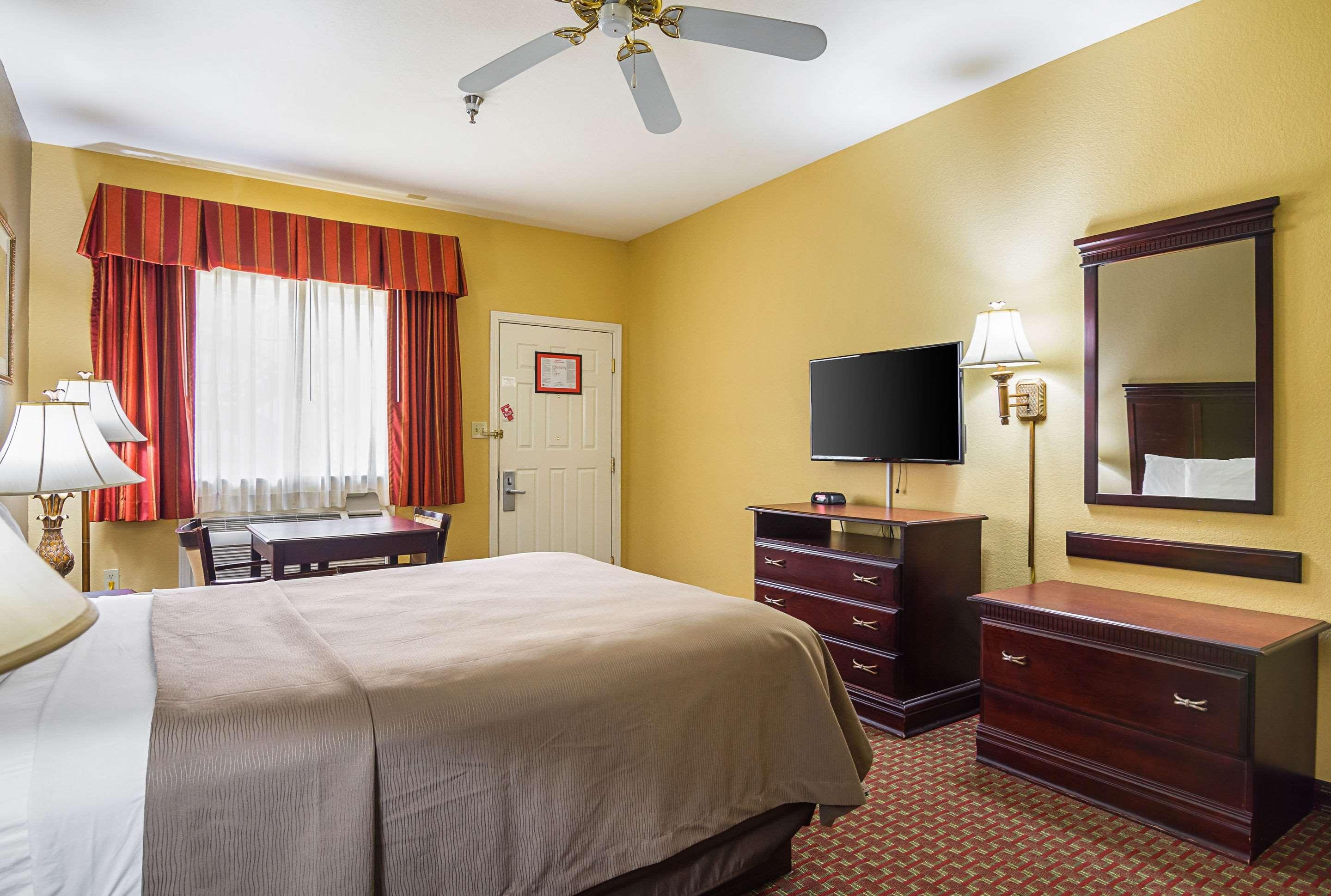 Econo Lodge Inn & Suites Bryant Luaran gambar