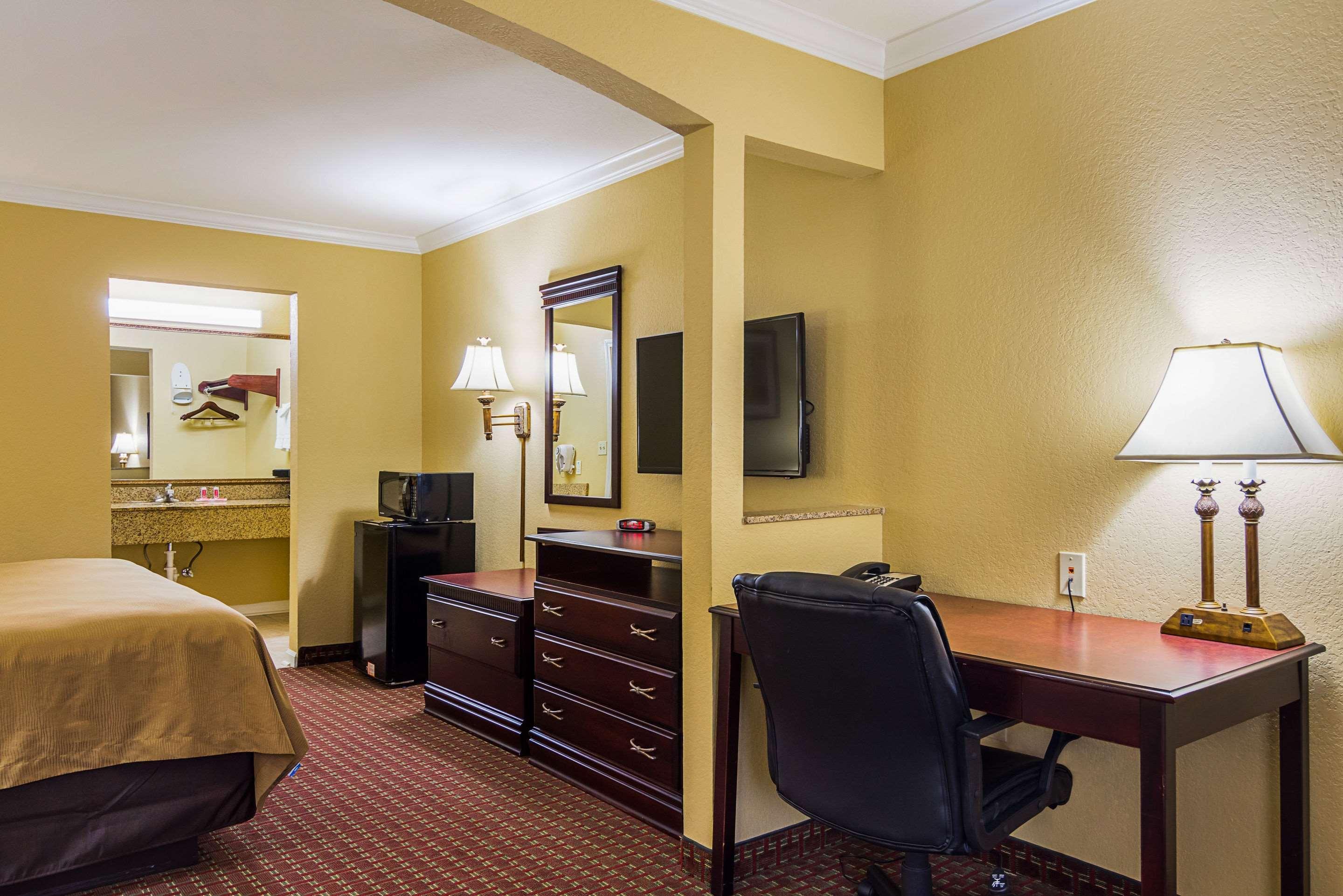 Econo Lodge Inn & Suites Bryant Luaran gambar
